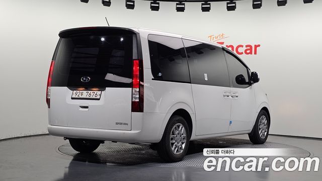 Hyundai Staria 2022 — photo 2
