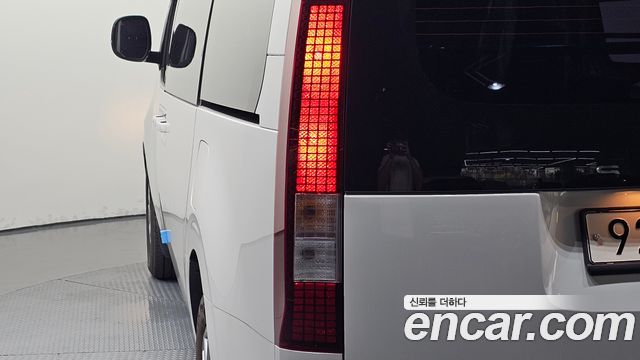 Hyundai Staria 2022 — photo 9