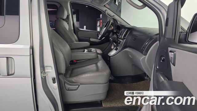 Hyundai Starex 2018 — photo 11