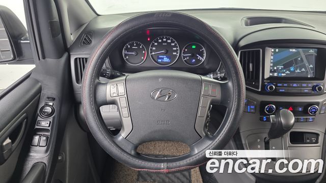 Hyundai Starex 2018 — photo 13