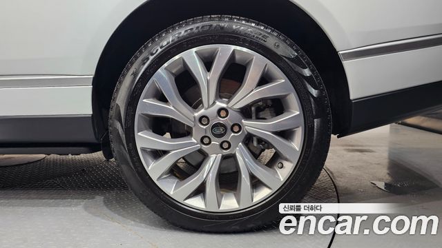 Land Rover Range Rover 2018 — photo 7