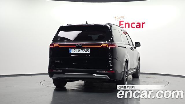 Kia Canival 2023 — photo 4