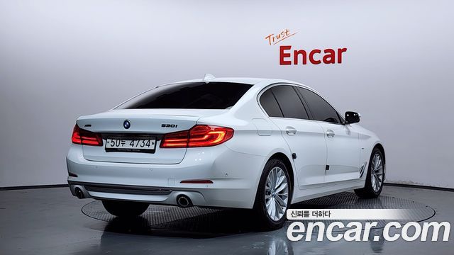 BMW 5-Series 2018 — photo 2