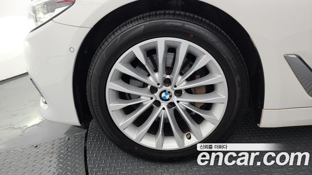 BMW 5-Series 2018 — photo 5