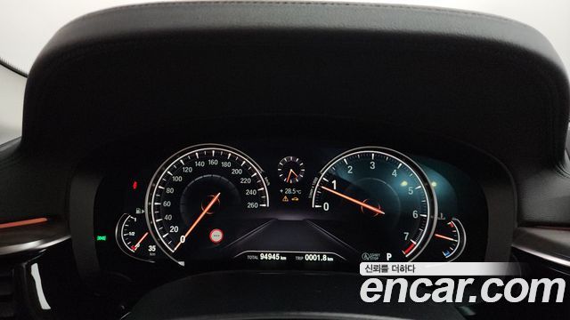 BMW 5-Series 2018 — photo 11
