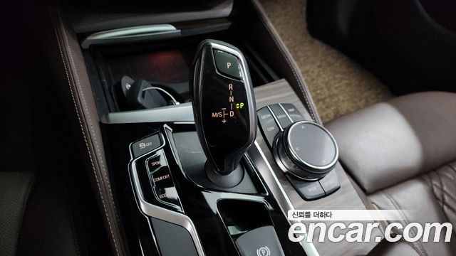 BMW 5-Series 2018 — photo 12