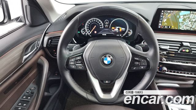 BMW 5-Series 2018 — photo 19