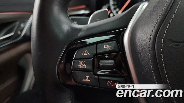 BMW 5-Series 2018 — photo 22
