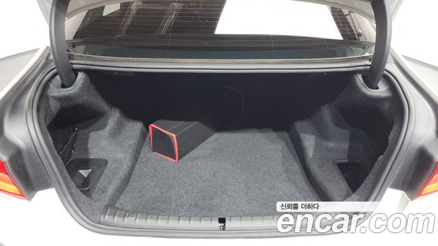 BMW 5-Series 2018 — photo 25