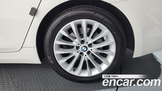BMW 5-Series 2018 — photo 7