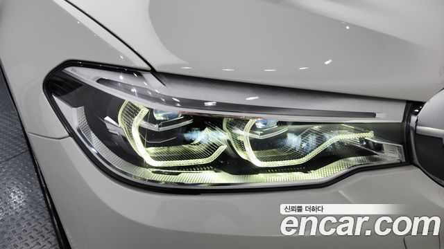 BMW 5-Series 2018 — photo 8