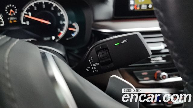 BMW 5-Series 2018 — photo 29