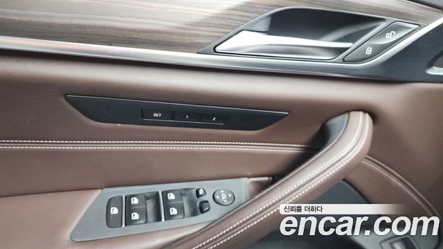 BMW 5-Series 2018 — photo 30