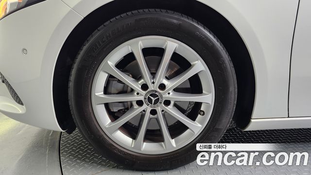 Mercedes-Benz A-Class 2020 — photo 5