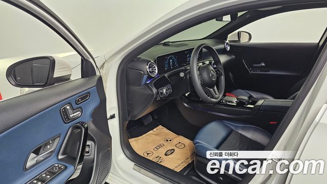 Mercedes-Benz A-Class 2020 — photo 13