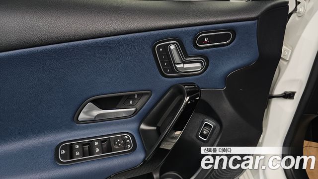 Mercedes-Benz A-Class 2020 — photo 19