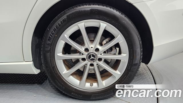 Mercedes-Benz A-Class 2020 — photo 7