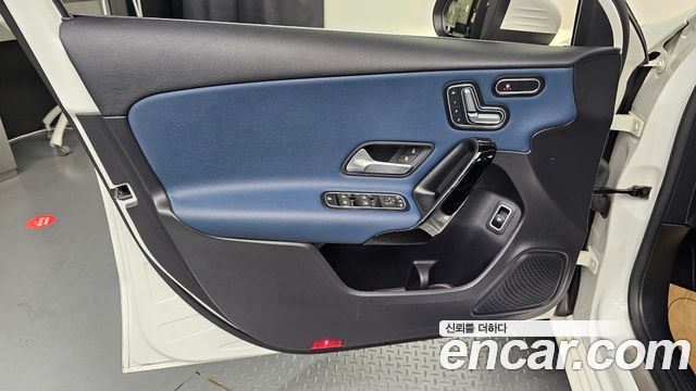 Mercedes-Benz A-Class 2020 — photo 14