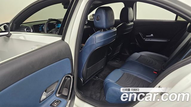 Mercedes-Benz A-Class 2020 — photo 16