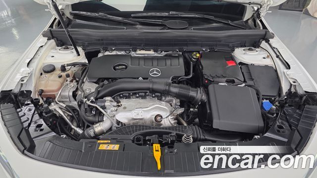 Mercedes-Benz GLB-Class 2022 — photo 6