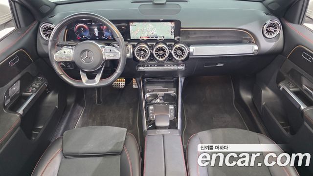 Mercedes-Benz GLB-Class 2022 — photo 10