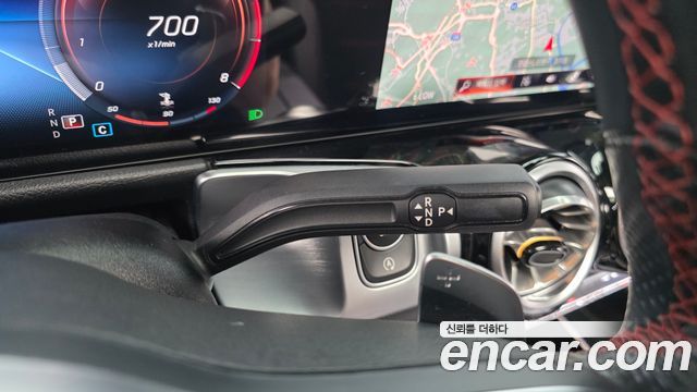 Mercedes-Benz GLB-Class 2022 — photo 12