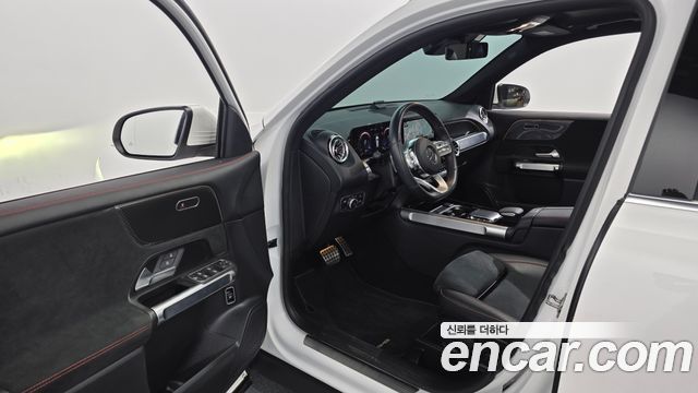 Mercedes-Benz GLB-Class 2022 — photo 13
