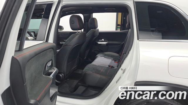 Mercedes-Benz GLB-Class 2022 — photo 17