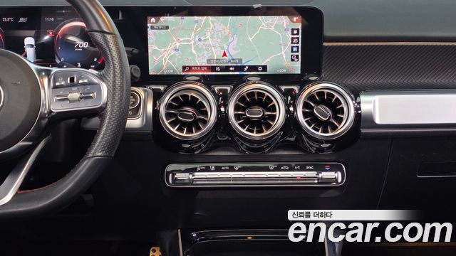 Mercedes-Benz GLB-Class 2022 — photo 19