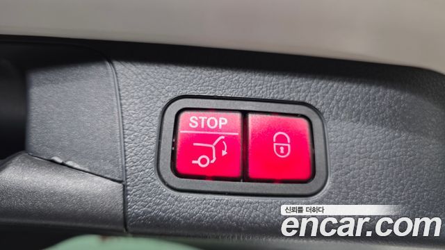 Mercedes-Benz GLB-Class 2022 — photo 24