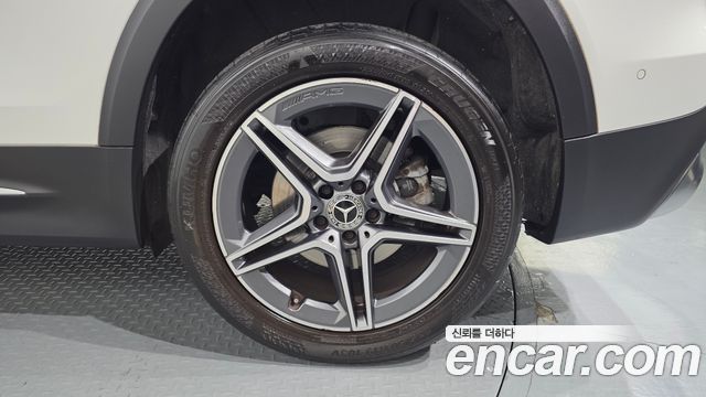 Mercedes-Benz GLB-Class 2022 — photo 7