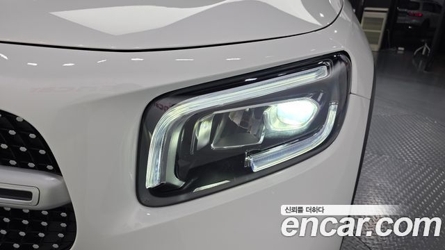 Mercedes-Benz GLB-Class 2022 — photo 8