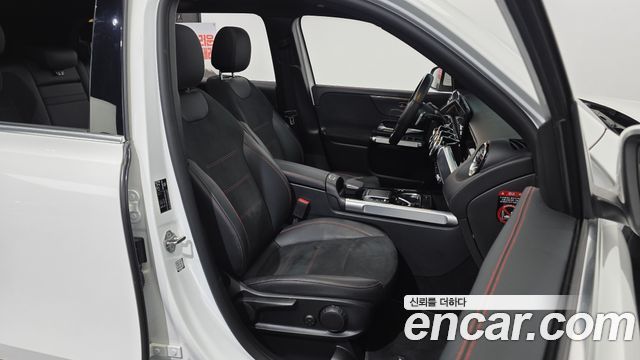 Mercedes-Benz GLB-Class 2022 — photo 16