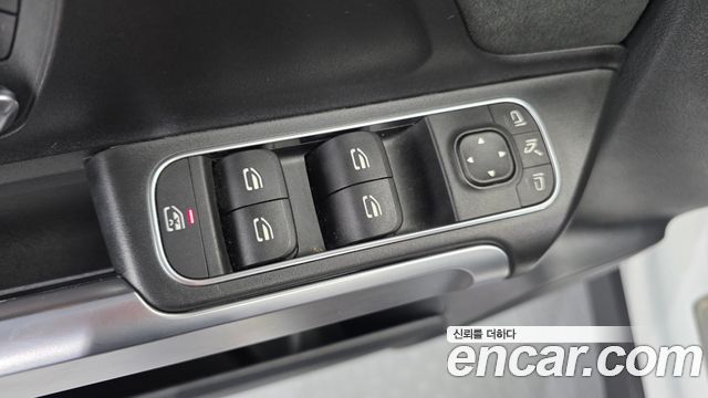 Mercedes-Benz GLB-Class 2022 — photo 30