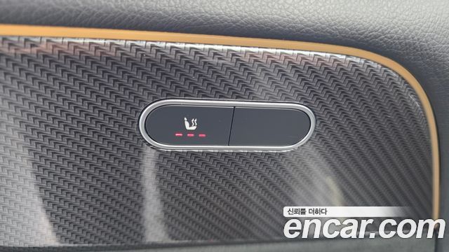 Mercedes-Benz GLB-Class 2022 — photo 32