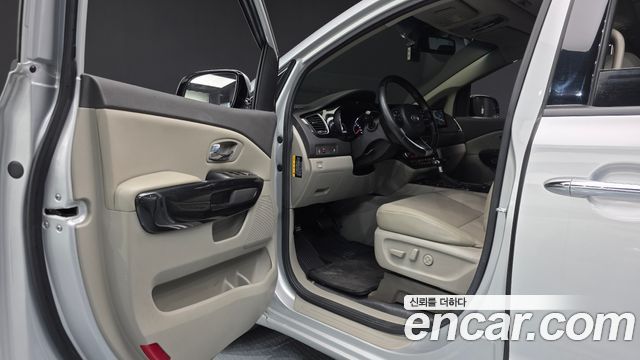 Kia Canival 2017 — photo 10