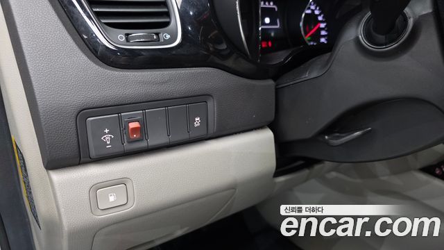 Kia Canival 2017 — photo 12