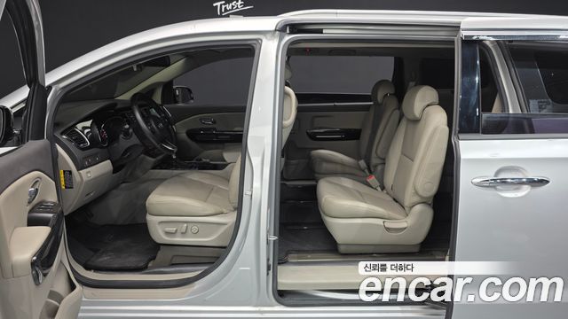 Kia Canival 2017 — photo 16