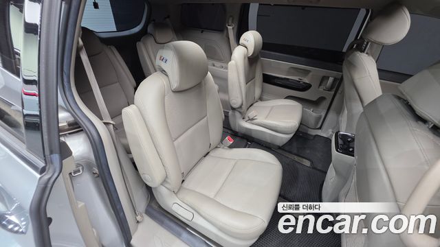 Kia Canival 2017 — photo 18