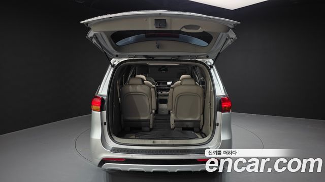 Kia Canival 2017 — photo 19