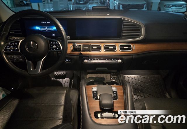 Mercedes-Benz GLE-Class 2020 — photo 9