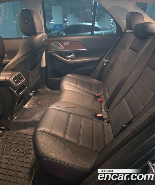 Mercedes-Benz GLE-Class 2020 — photo 11