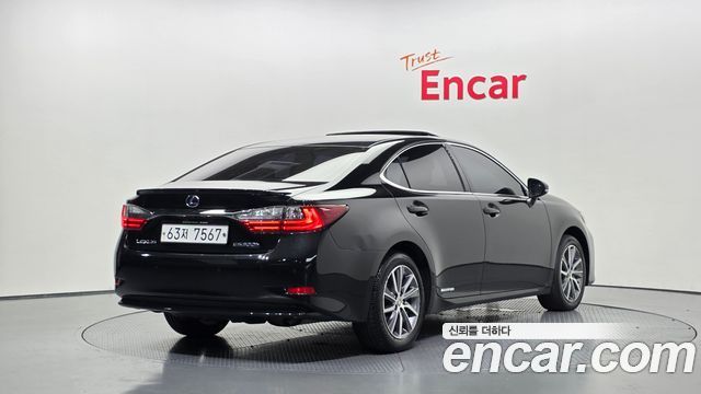 Lexus ES 2018 — photo 2