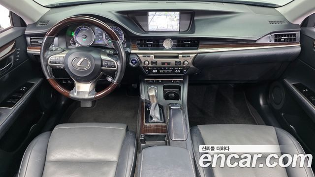 Lexus ES 2018 — photo 10