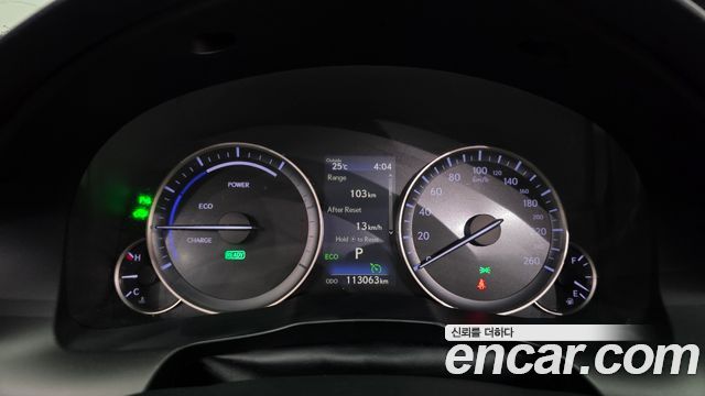 Lexus ES 2018 — photo 11
