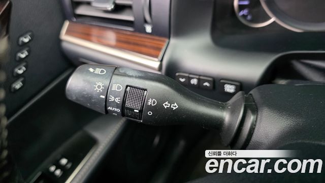 Lexus ES 2018 — photo 29