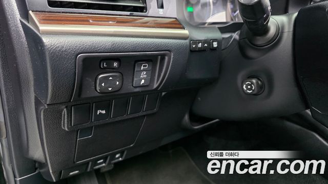 Lexus ES 2018 — photo 31