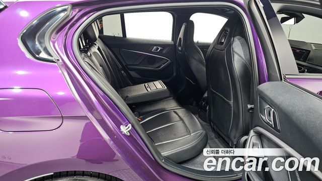 BMW 1-Series 2022 — photo 17