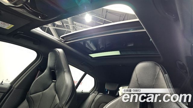 BMW 1-Series 2022 — photo 21