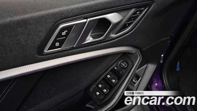 BMW 1-Series 2022 — photo 24